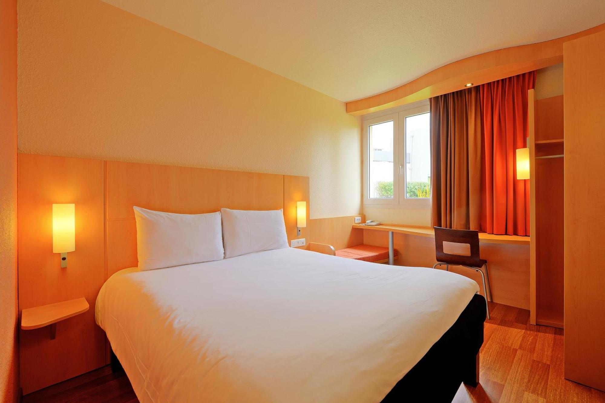 Ibis Poitiers Beaulieu Hotel Room photo