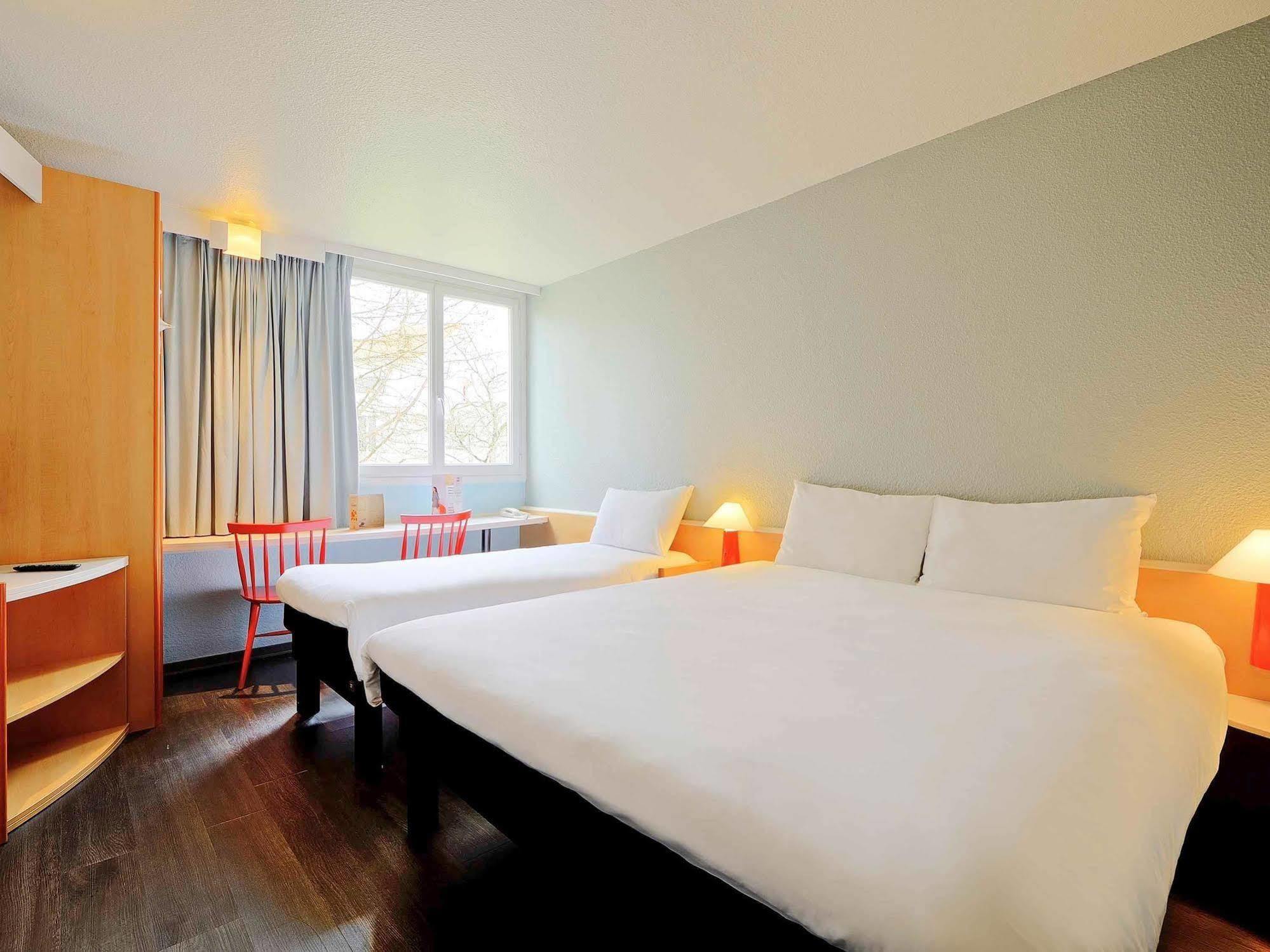 Ibis Poitiers Beaulieu Hotel Exterior photo